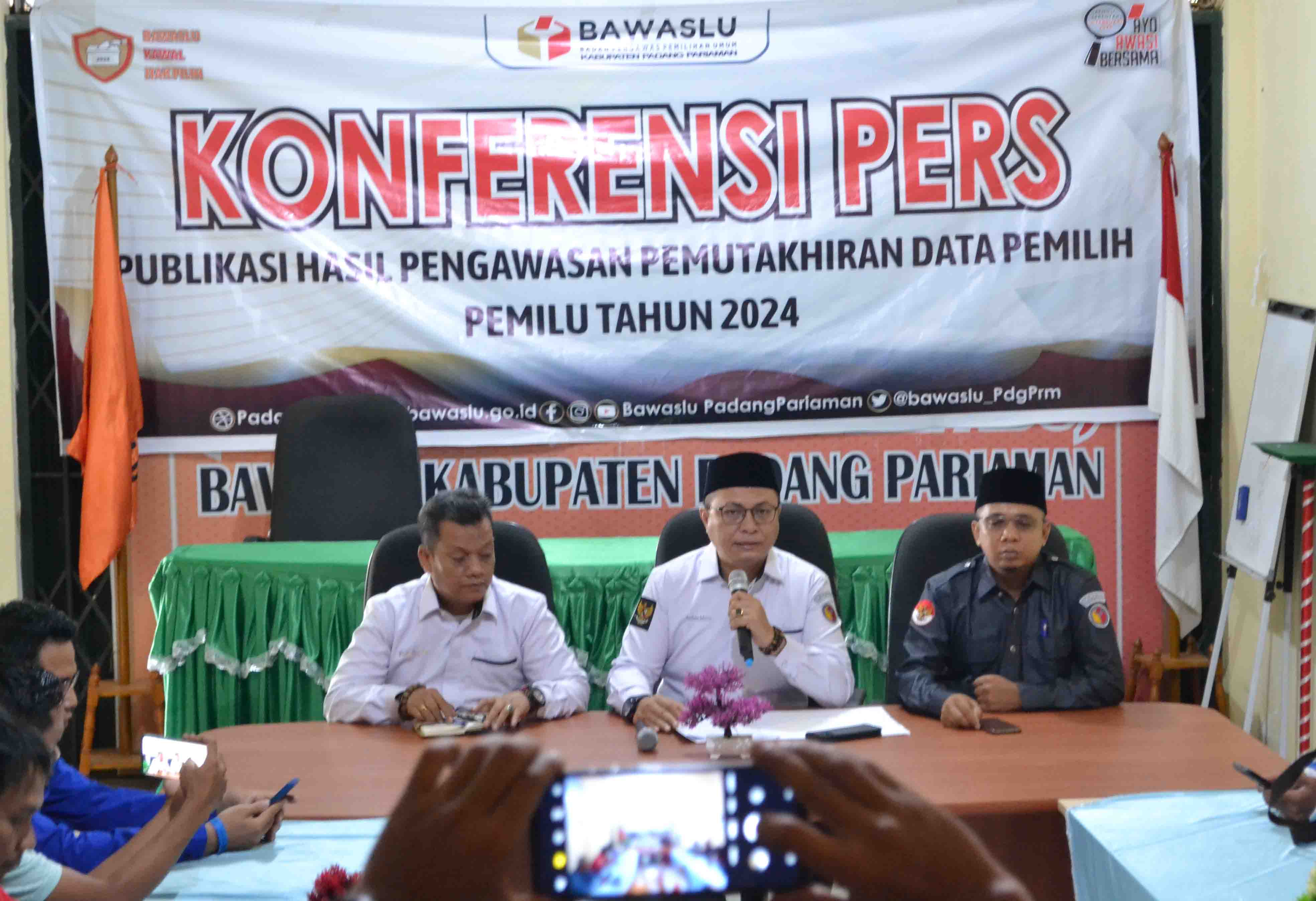 Publikasikan Pengawasan Pemutakhiran Data Pemilih, Bawaslu Padang Pariaman Gelar Konferensi Pers