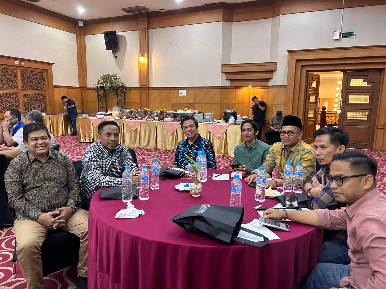 Koordinator Divisi HPPH Bawaslu Kabupaten Padang Pariaman saat menghadiri " Sosialisasi Pengawasan Bersama Pasangan Calon dan Tim Kampanye pada Pemilihan Gubernur dan Wakil Gubernur Provinsi Sumatera Barat " 