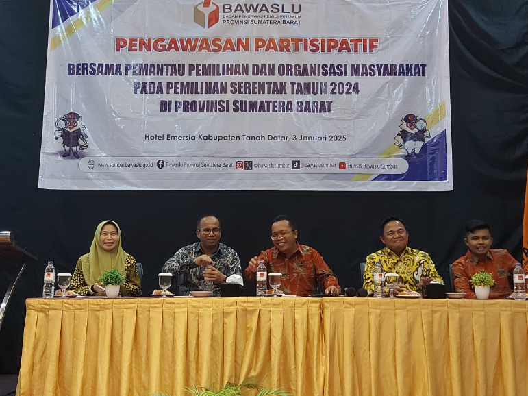 Kegiatan Sosialisasi dan Evaluasi pengawasan partisipatif bersama dengan Pemantau Pemilihan dan Organisasi masyarakat di Hotel Emersia, Batusangkar
