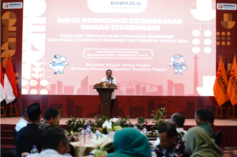 Anggota Bawaslu Puadi saat memberikan arahan di Bawaslu DKI, Rabu (5/2/2025).