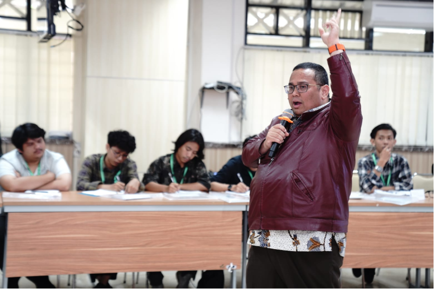Ketua Bawaslu Rahmat Bagja menjadi pembicara dalam Intermediate Training (LK-II) HMI di Yogyakarta, Selasa (18/2/2025)/foto: Publikasi dan Pemberitaan Bawaslu.