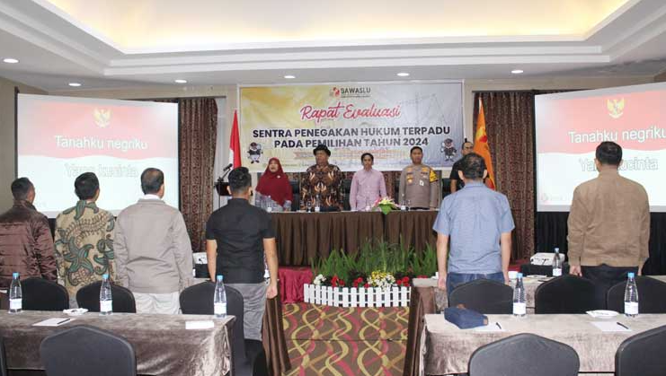 Pembukaan Rapat Evaluasi Sentra Gakkumdu Bawaslu Padang Pariaman yang diadakan di Grand Rocky Hotel  Bukittinggi, pekan lalu. (Foto: Bawaslu Padang Pariaman)
