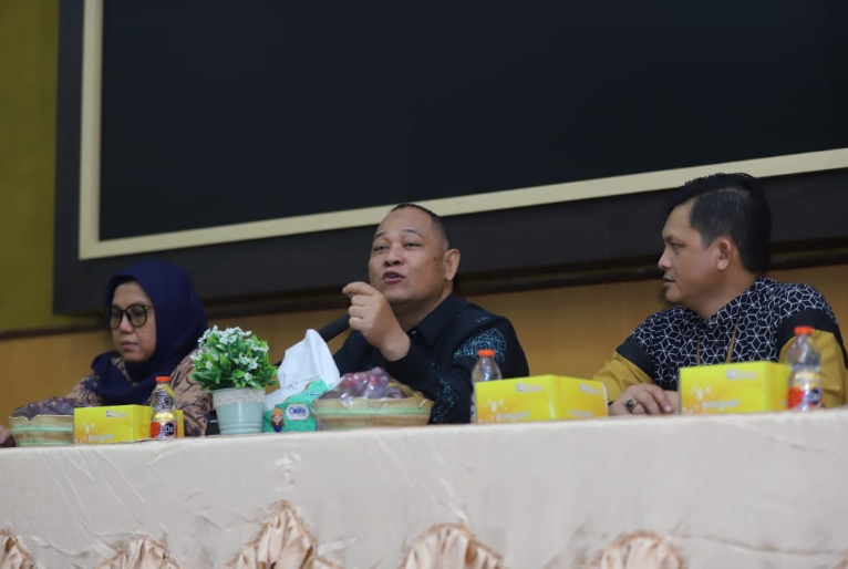 Anggota Bawaslu Totok Hariyono dalam giat Evaluasi Pelaksanaan Penyusunan Keterangan Tertulis Bawaslu Provinsi dan Bawaslu Kabupaten/Kota se Jawa Tengah pada Perselisihan Hasil Pemilihan Tahun 2024, Jumat (21/2/2025).