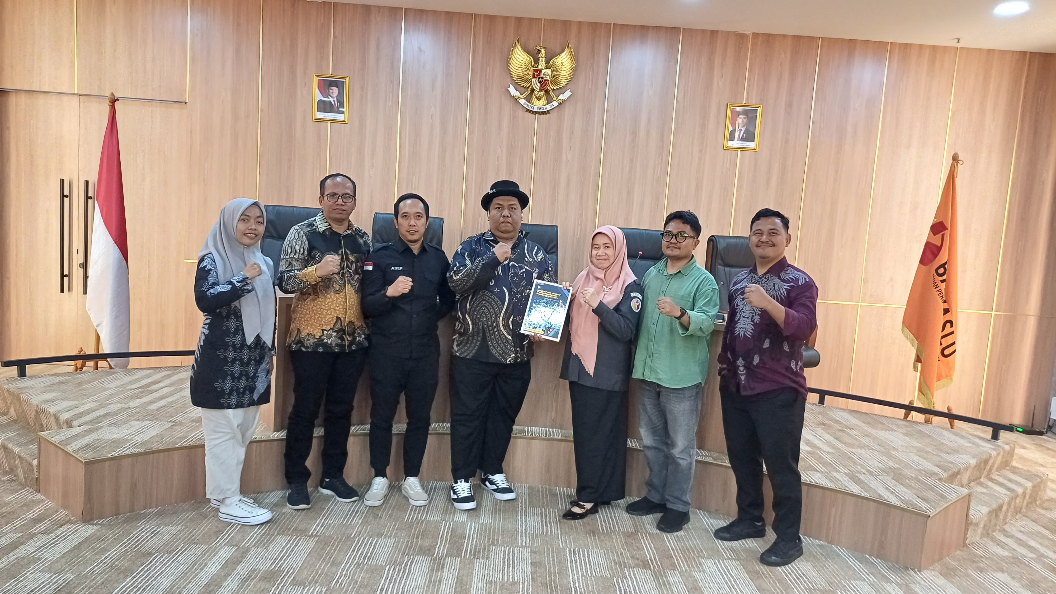 Penyerahan Laporan Kinerja Penanganan Pelanggaran Pemilihan Serentak Tahun 2024