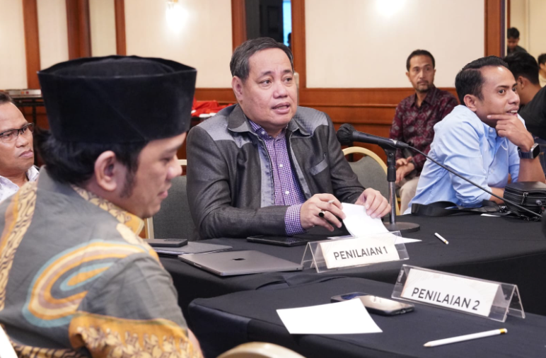 Anggota Bawaslu Herwyn JH Malonda dalam Rapat Penyusunan Rencana Aksi Reformasi Birokrasi Bawaslu Tahun 2025 dan Penilaian Usulan Nominasi Award Divisi SDMO Bawaslu Tahun 2024, di Jakarta, Senin, (17/3/2025)