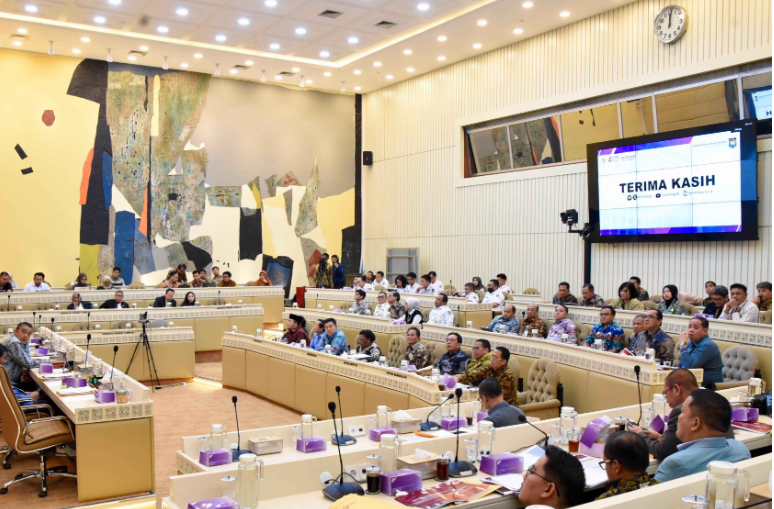 Suasana forum Rapat Kerja dan Rapat Dengar Pendapat (RDP) Persiapan Penyelenggaraan PSU Pilkada Tahun 2024 Hasil Putusan MK Bersama Komisi II DPR, Kementrian Dalam Negeri, KPU dan DKPP di Gedung MPR/DPR Senayan, Jakarta, Kamis (27/02/2025).