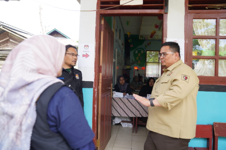 Ketua Bawaslu Rahmat Bagja saat melakukan pengawasan PSU Pemilihan Kepala Daerah (Pilkada) Pasca Putusan MK di Kabupaten Pasaman, Sabtu (19/4/2025)/Foto: Pemberitaan dan Publikasi Bawaslu RI