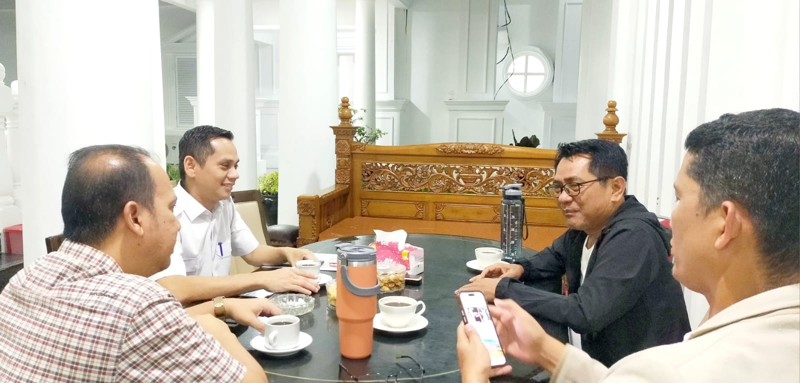 Suasana Pertemuan Ketua Bawaslu Kabupaten Padang Pariaman Dengan Bupati Padang Pariaman