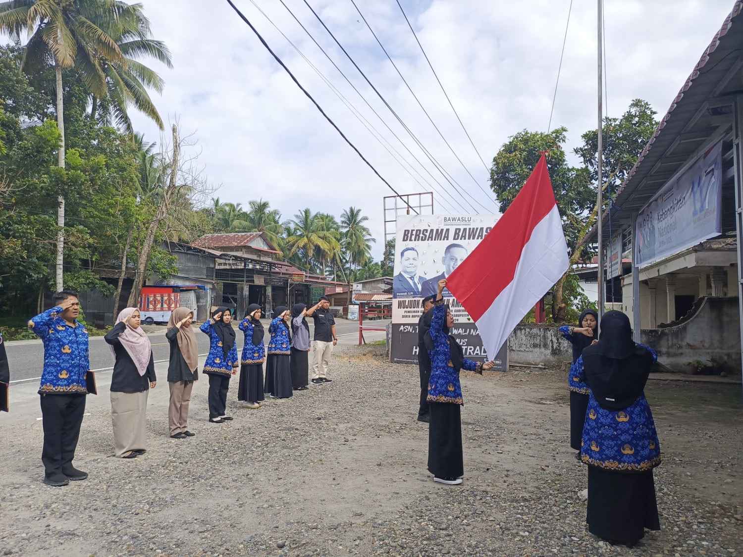 Suasana Pelaksanaan Upacara Peringatan Harkitnas Ke-177 di Bawaslu Kabupaten Padang Pariam