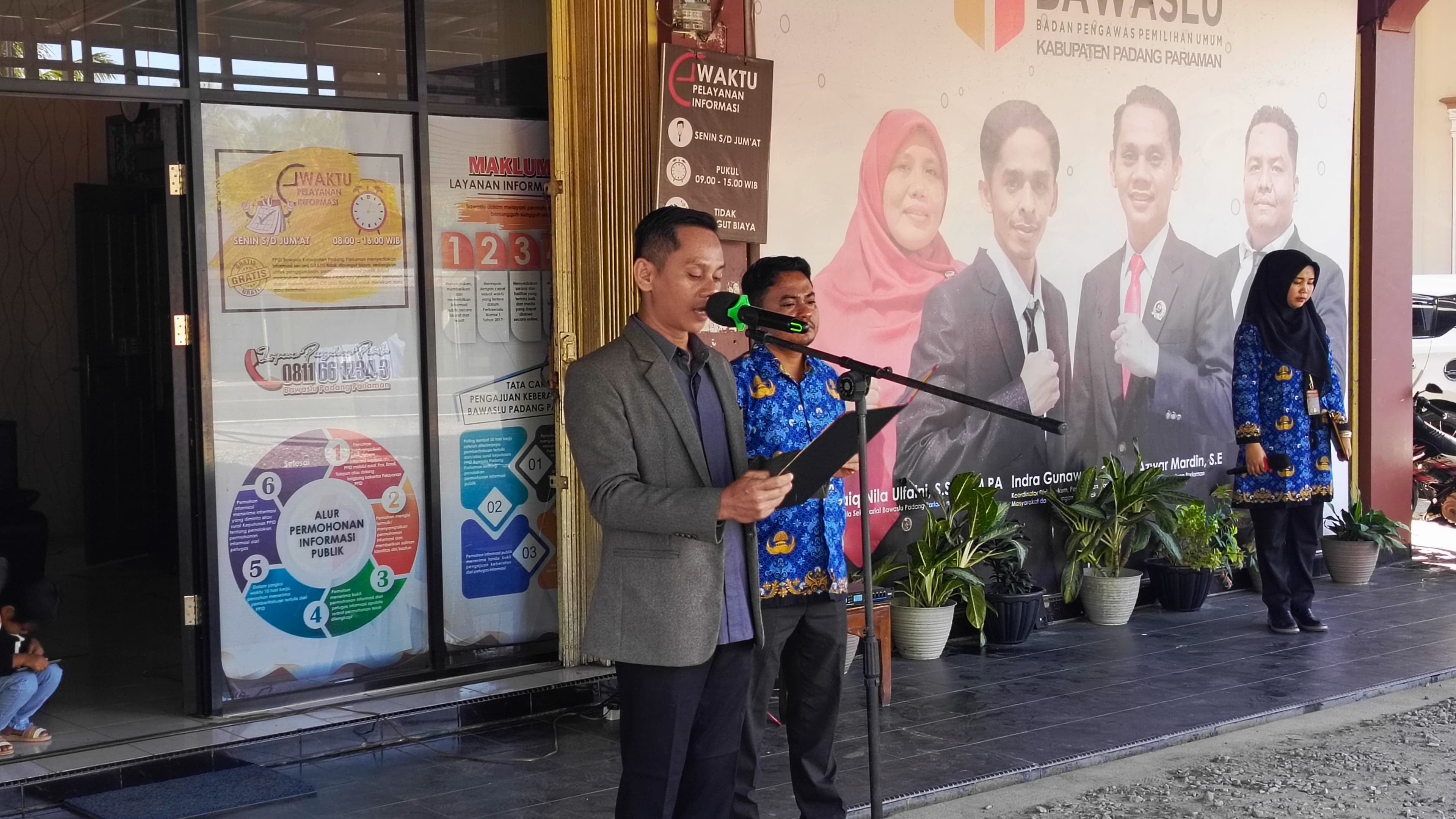 Ketua Bawaslu Kabupaten Padang pariaman, Azwar Mardin Saat Memimpin Upacara Hari Lahir Pancasila