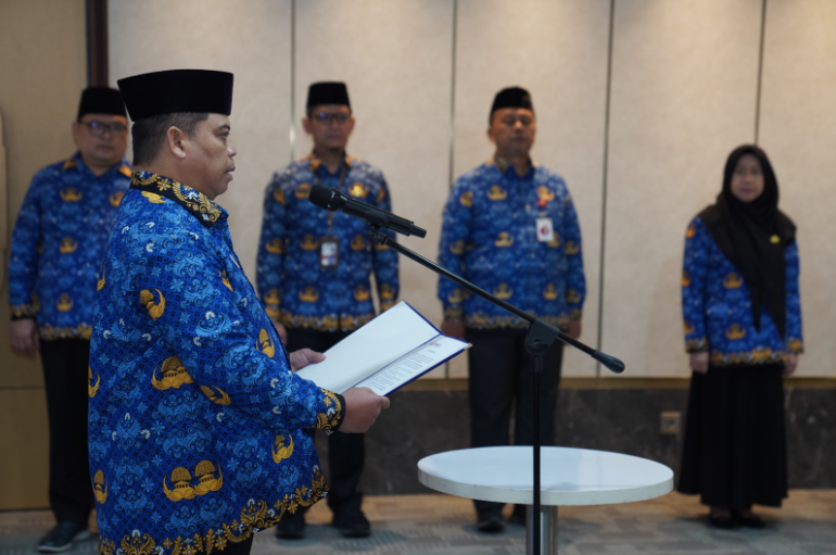 Pengukuhan dan pengambilan sumpah delapan jabatan pimpinan tinggi (JPT) pratama di lingkungan Bawaslu, Jakarta, Kamis (26/6/2025)/Foto: Publikasi dan Pemberitaan Bawaslu