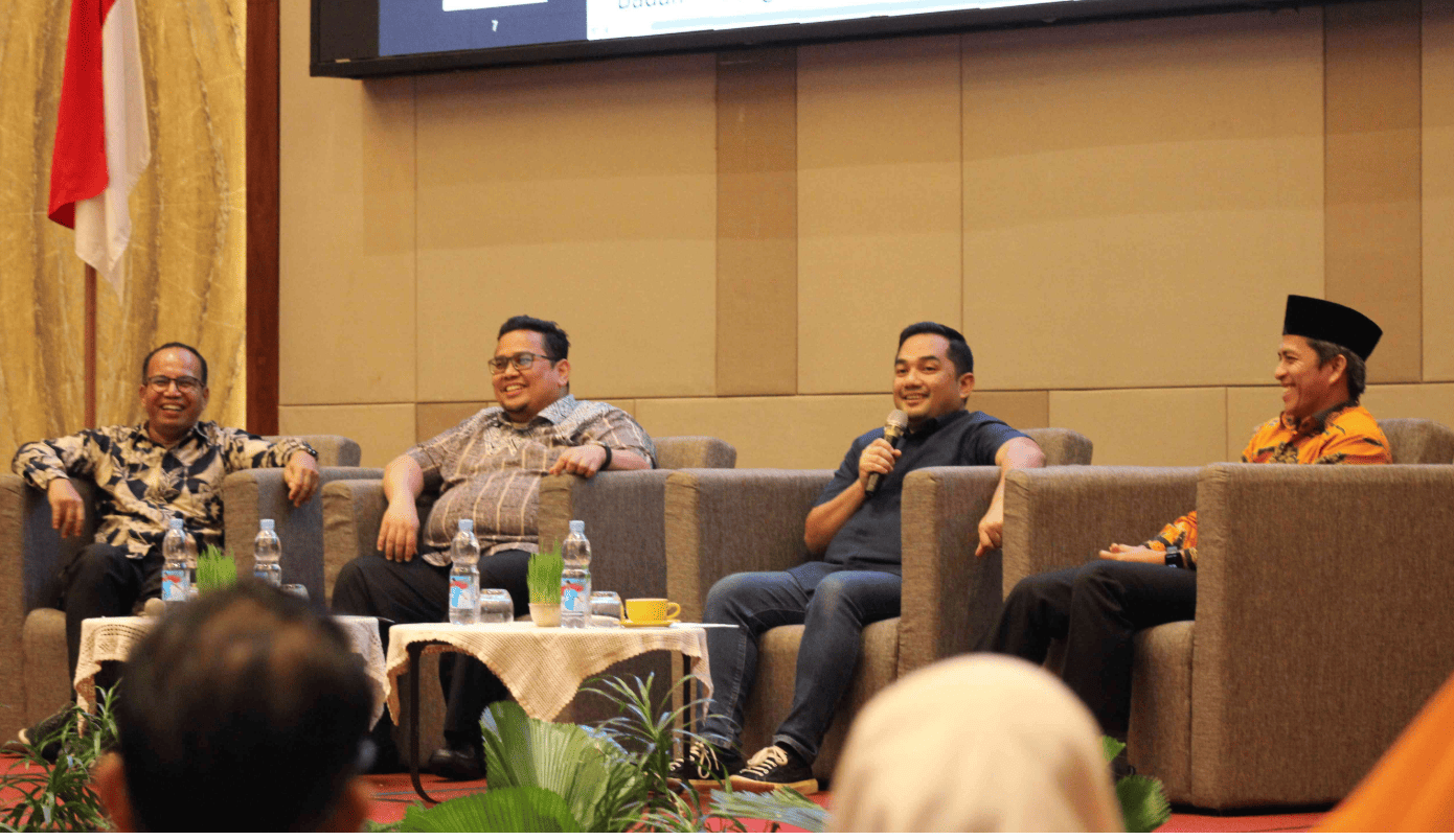 Ketua Komisi II DPR RI, Muhammad Rifqinizamy Karsayuda saat menjadi Narasumber pada kegiatan Bawaslu Mendengar di ZHM Premiere Hotel Padang, Sabtu. 02/08