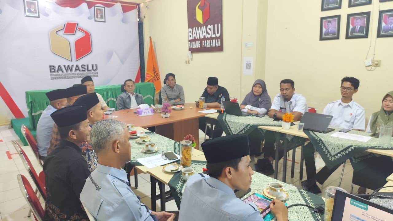 Suasana konsolidasi dan audiensi dari Baznas Padang Pariaman di Kantor Bawaslu Padang Pariaman. Rabu, 20/8/2025.