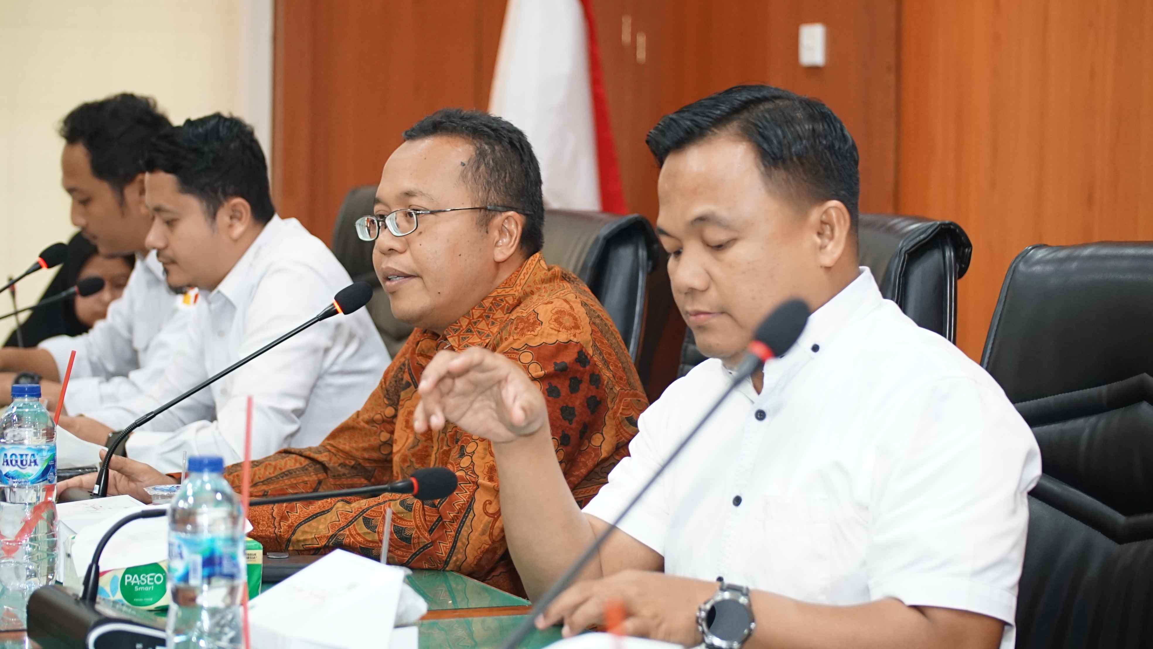 Ketua Bawaslu Sumbar, Alni saat membuka kegiatan Rapat Persiapan Kegiatan Pengembangan Pusat Pendidikan dan Pelatihan Pengawasan Pemilu Partisipatif, Rabu (15/10)