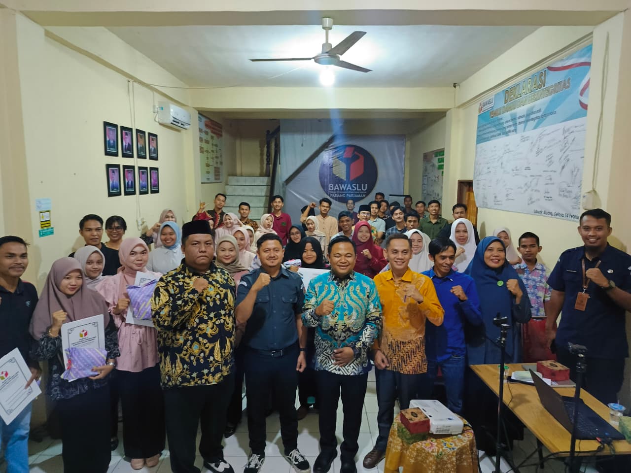 Foto Bersama Kegiatan Pendidikan Pengawas Partisipatif Di Kabupaten Padang Pariaman