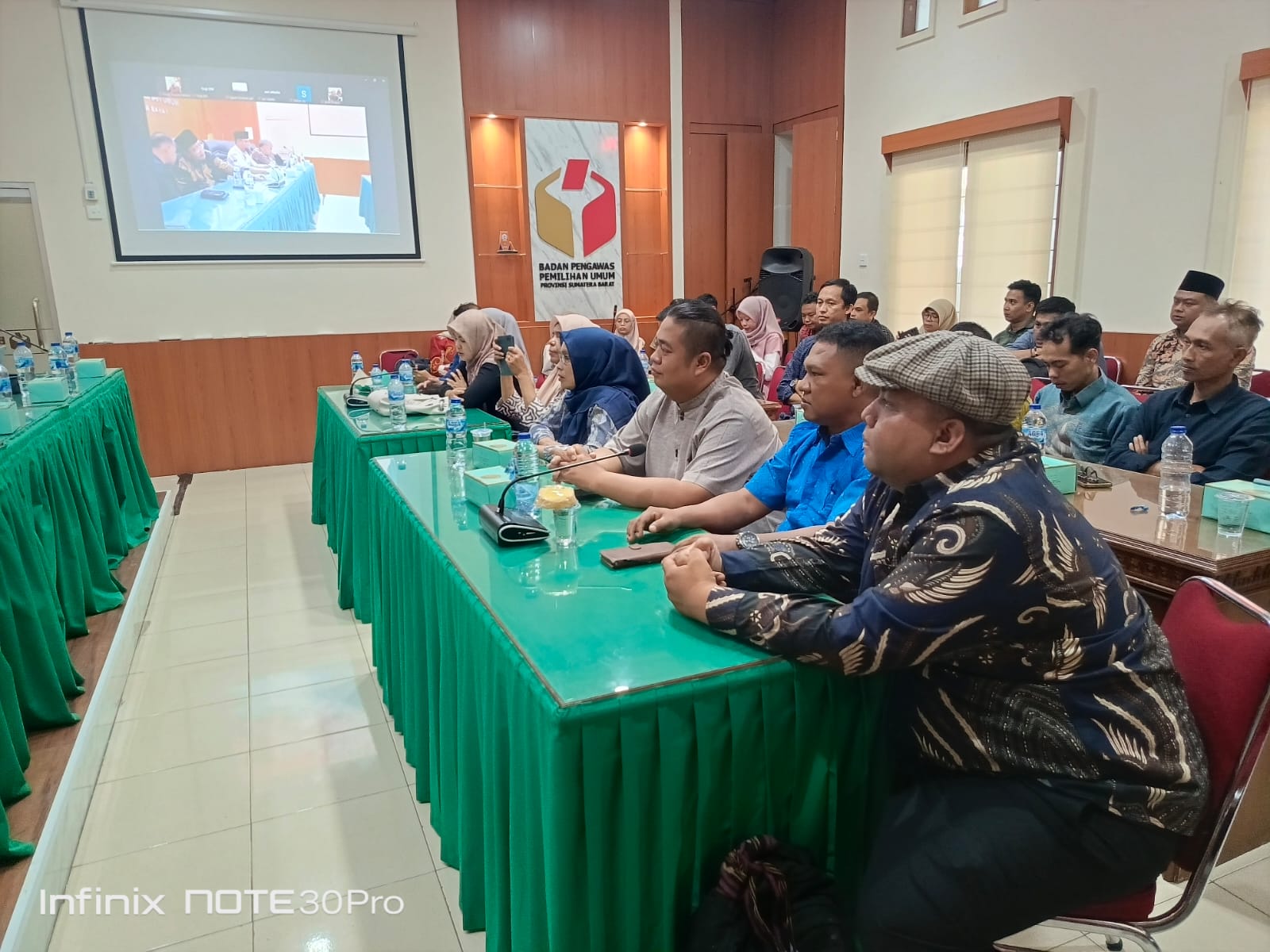 Rapat Finalisasi Buku Jejak Penanganan Pelanggaran Pemilu Bawaslu Sumbar 