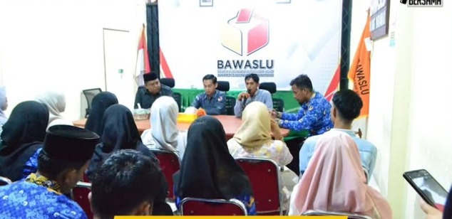 Penutupan Kegiatan P2P di Ruang Rapat Bawaslu Padang Pariaman, Senin, 22/12/2025