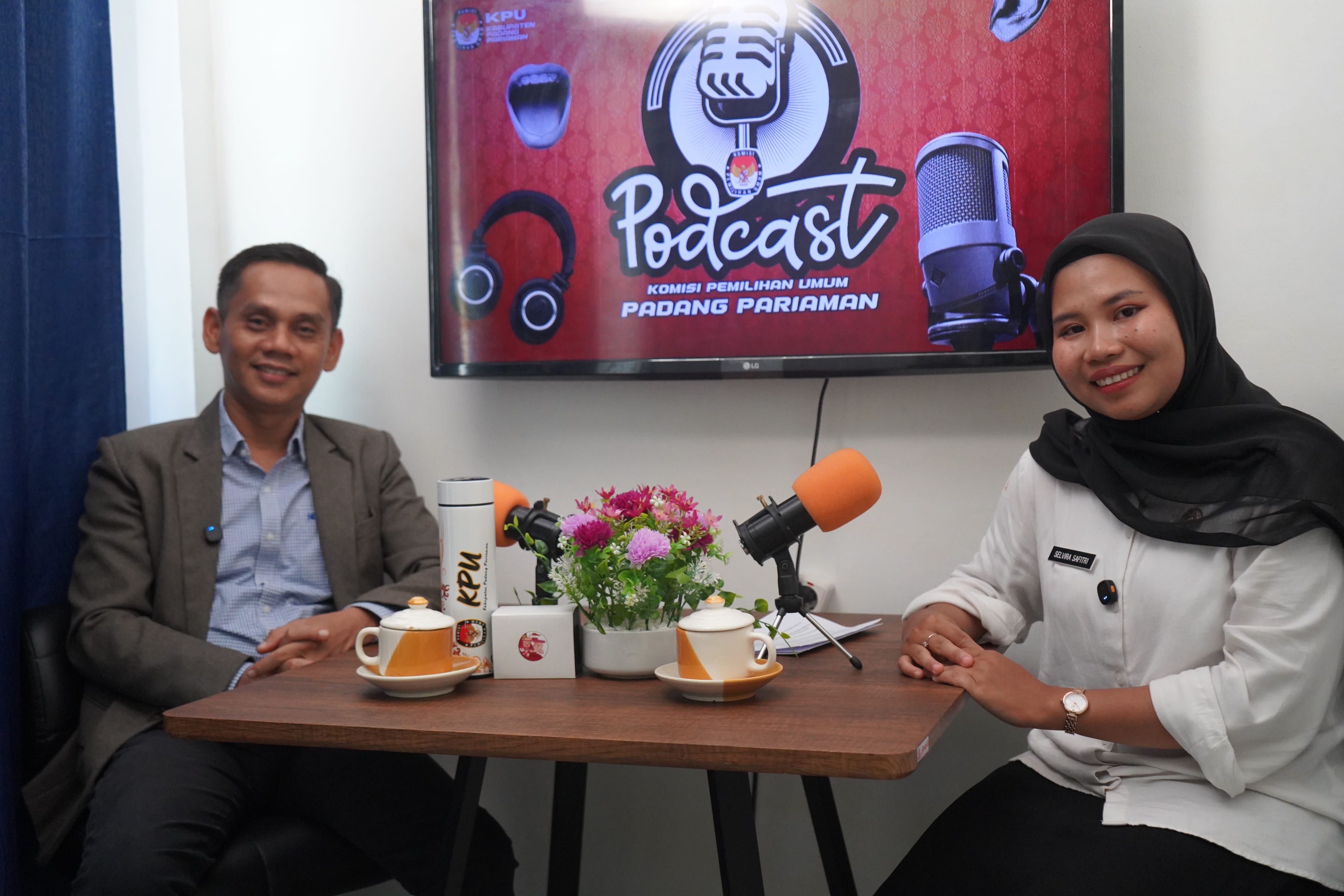 Ketua Bawaslu Kabupaten Padang Pariaman, Azwar Mardin, menghadiri undangan Podcast KPU Kabupaten Padang Pariaman