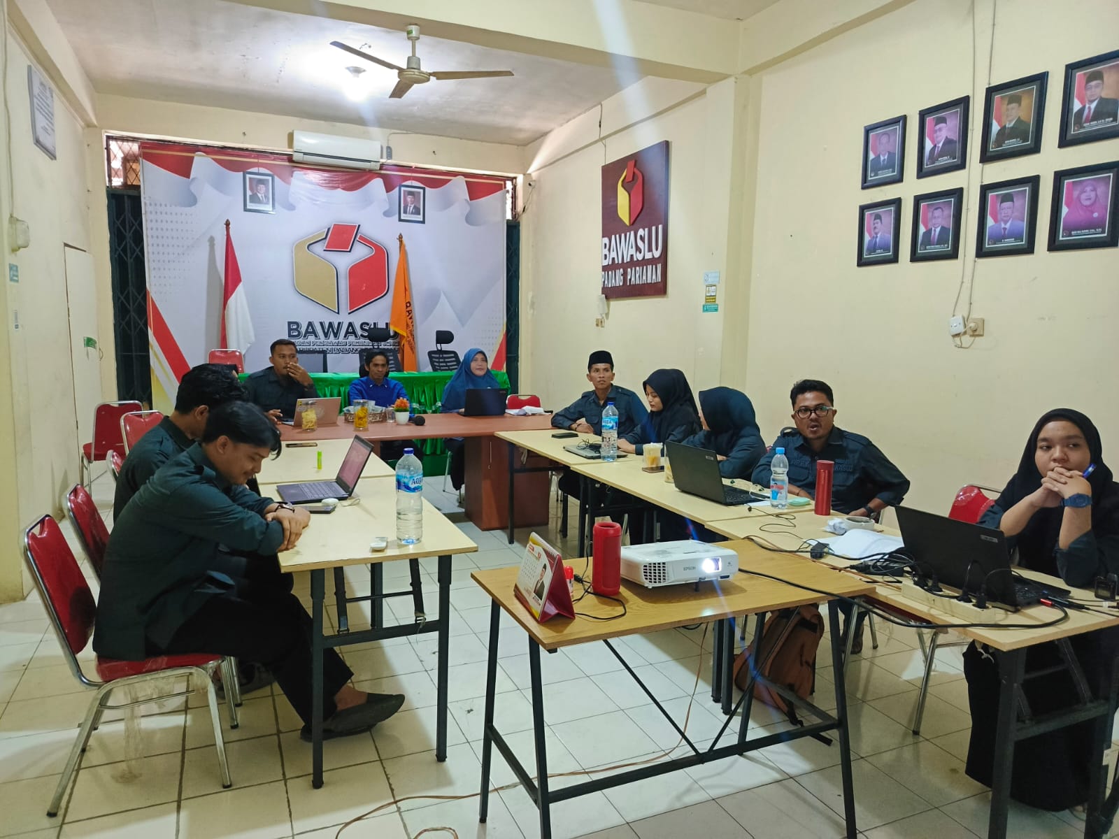 Bawaslu Padang Pariaman tingkatkan kapasitas lewat rapat rutin se-Indonesia