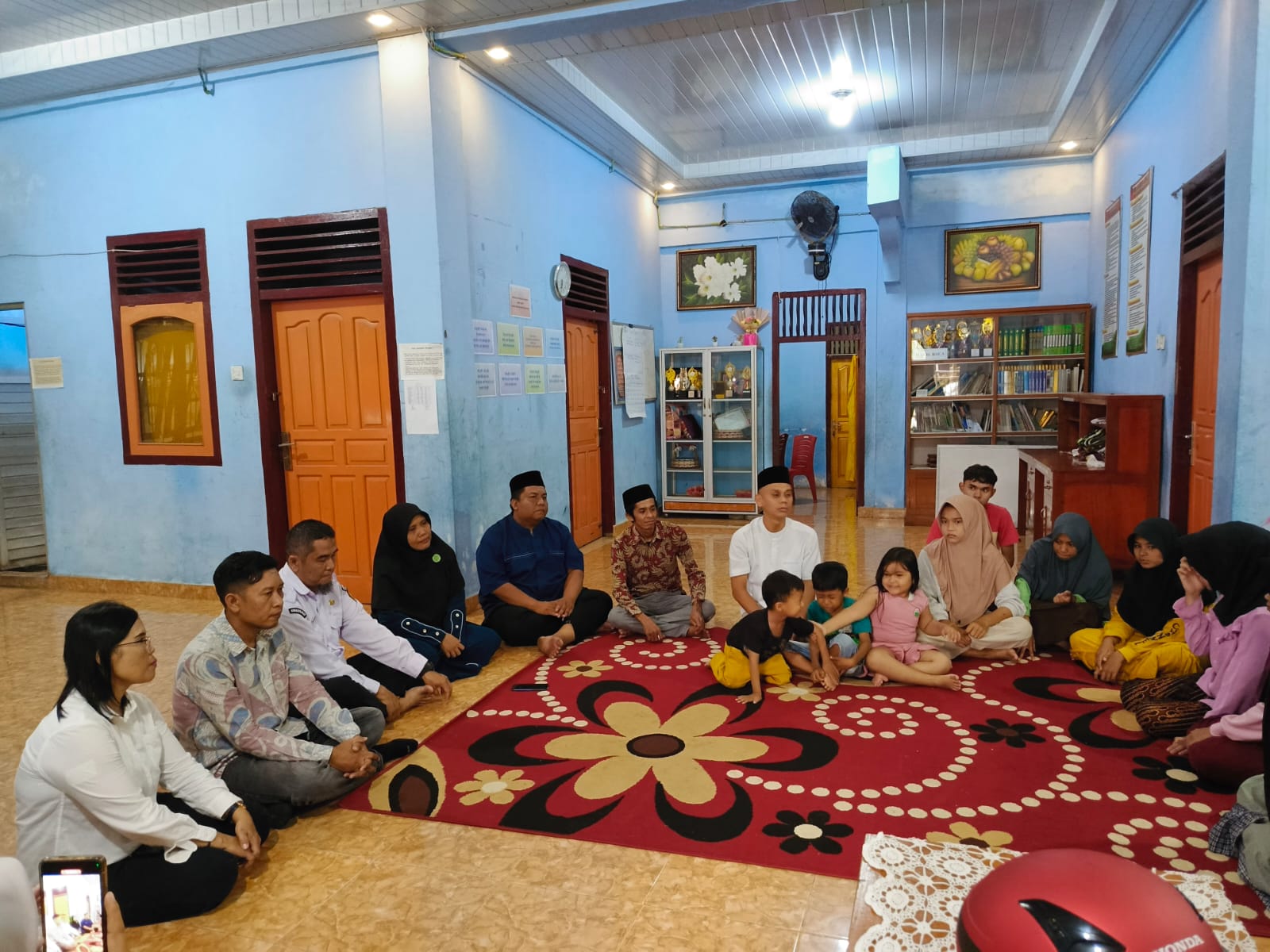 Bawaslu Kabupaten Padang Pariaman hadir berbagi di Panti Asuhan Mukarramah 