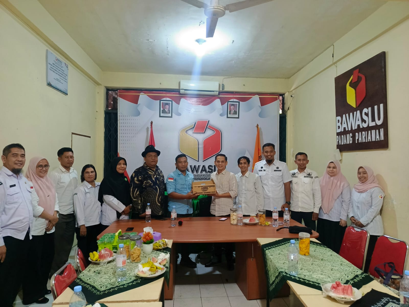Bawaslu Padang Pariaman Terima Kunjungan Studi Banding Bawaslu Kabupaten Solok, Perkuat Pengelolaan Keterbukaan Informasi Publik