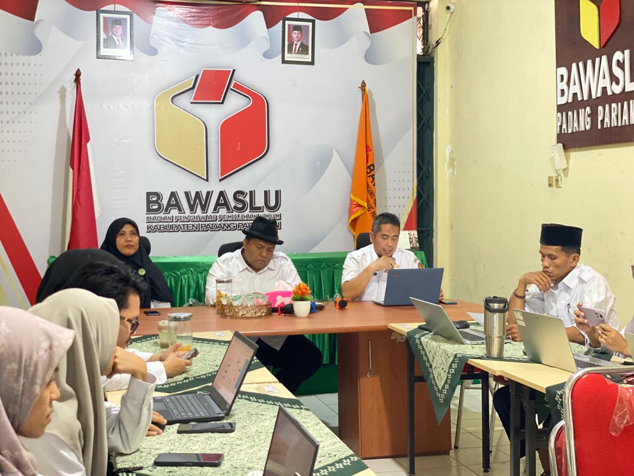 Bawaslu Padang Pariaman Gelar Rapat Pembinaan SKP, Perkuat Kinerja Pegawai dan Penguatan Kelembagaan
