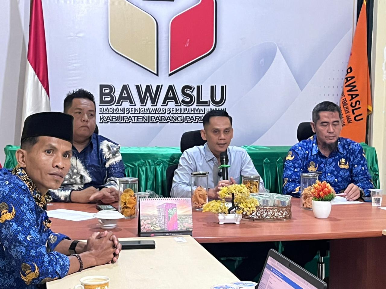 Bawaslu Padang Pariaman Gelar Rapat Penguatan SDM, Tingkatkan Pemahaman Tata Usaha dan Kearsipan