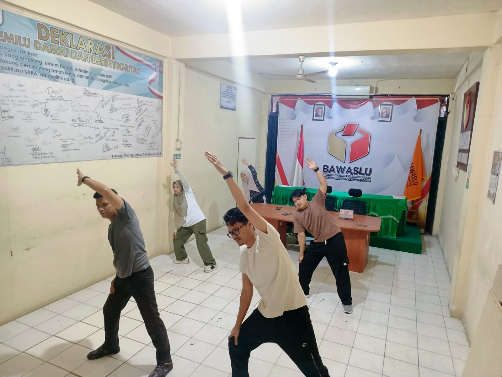 Bawaslu Padang Pariaman Gelar Jumat Sehati, Wujudkan Keseimbangan Jasmani dan Rohani Aparatur