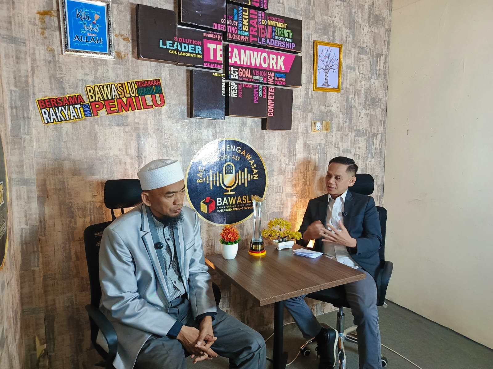 Podcast Bacarito Pengawasan, Bawaslu Padang Pariaman Angkat Tema Menjaga Nilai-Nilai Demokrasi