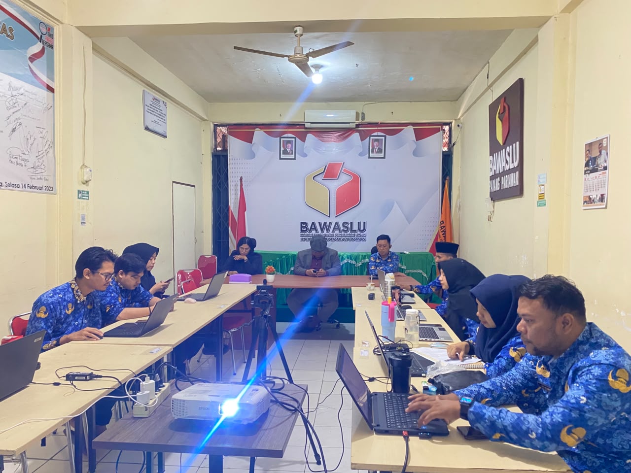 Tingkatkan Kualitas Kajian Hukum, Bawaslu Padang Pariaman Ikuti Rapat Penyusunan Kajian Hukum Bersama Bawaslu Sumatera Barat