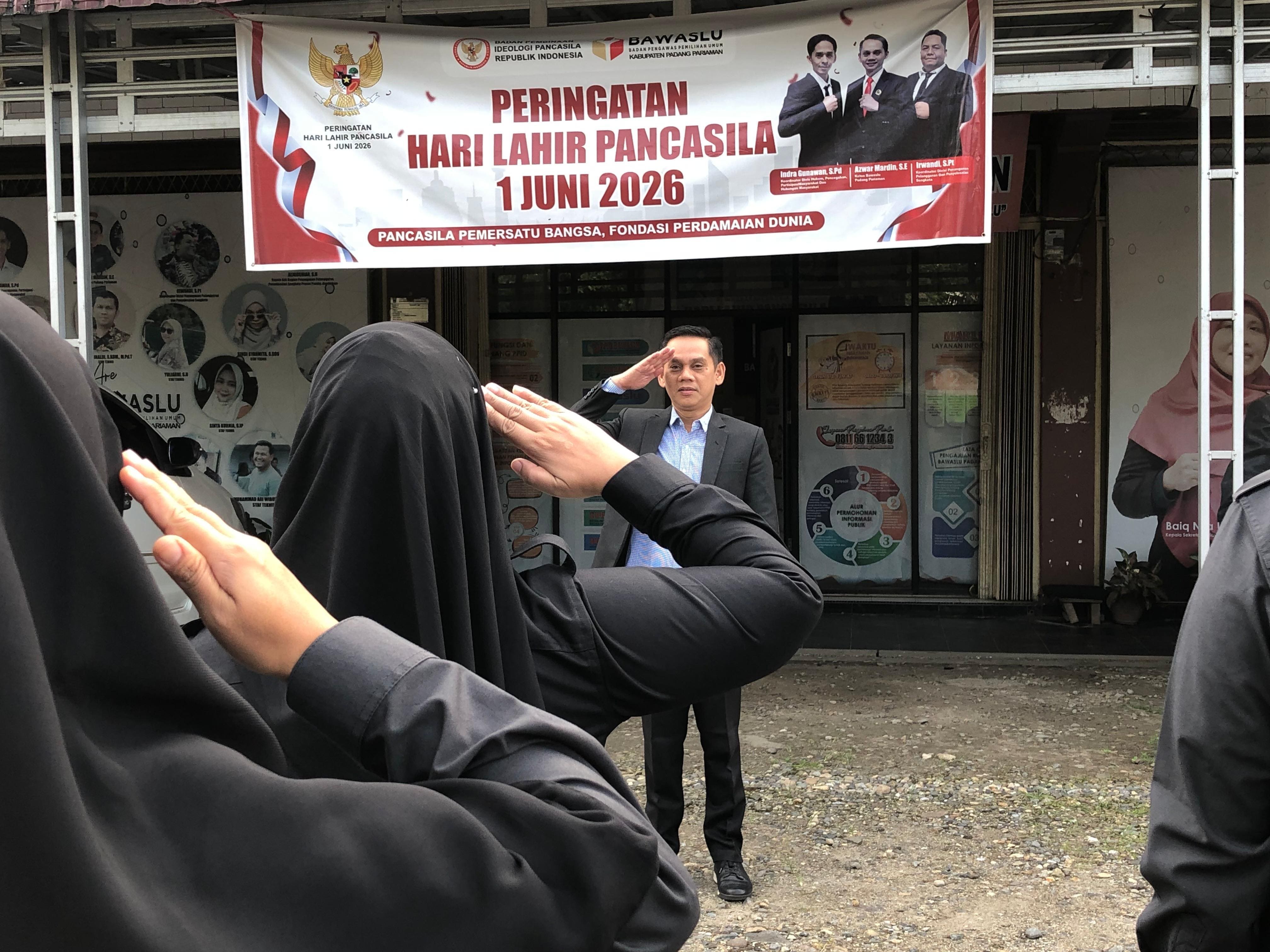 Ketua Bawaslu Padang Pariaman Pimpin Apel Rutin