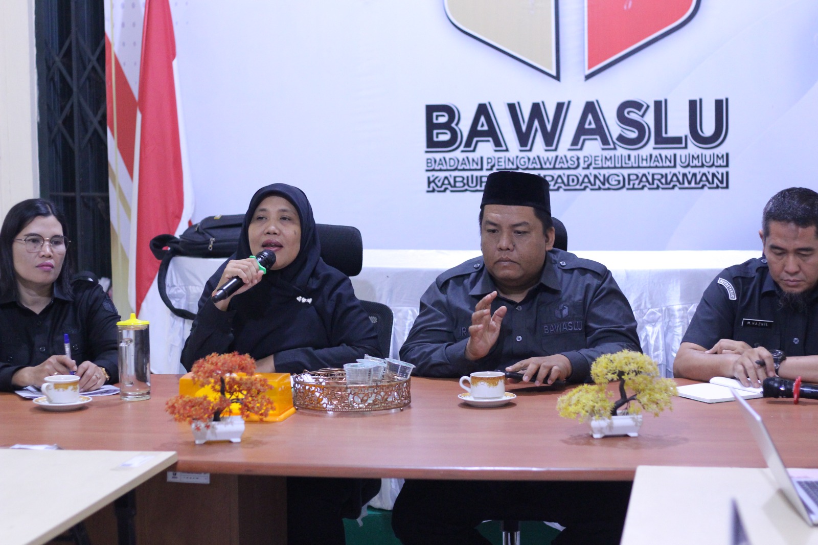 Bawaslu Padang Pariaman Gelar Rapat Mingguan untuk Perkuat Kapasitas SDM Sekretariat