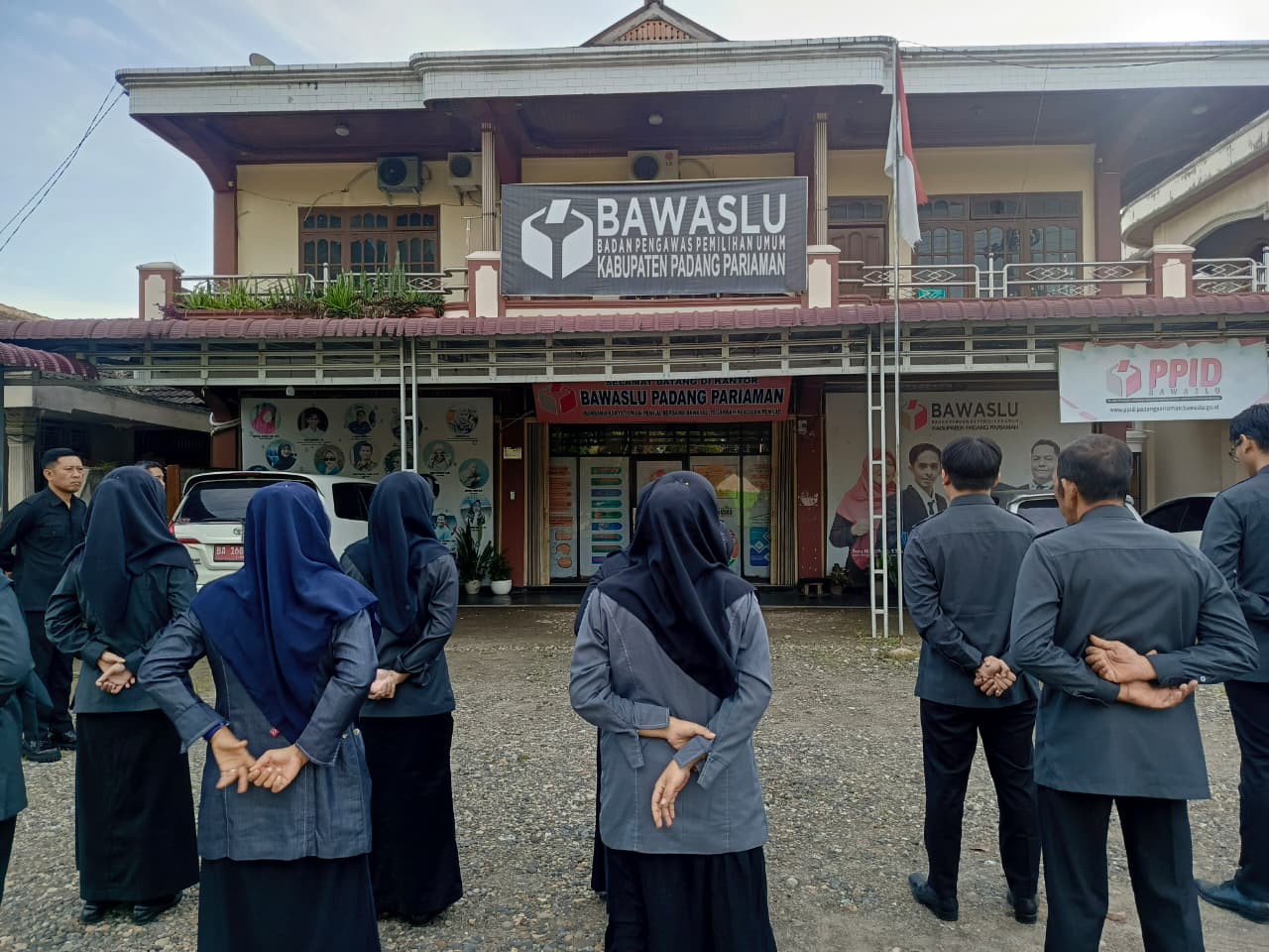Kegiatan Apel Rutin Mingguan Bawaslu Padang Pariaman