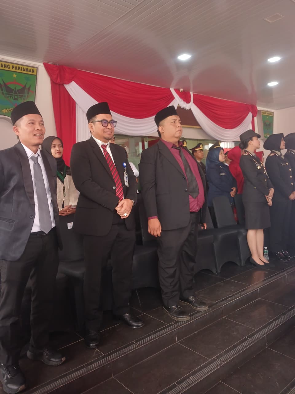 Bawaslu Padang Pariaman menghadiri pelaksanaan peringatan Hari Kemardekaan RI di Kantor Bupati Kabupaten Padang Pariaman 
