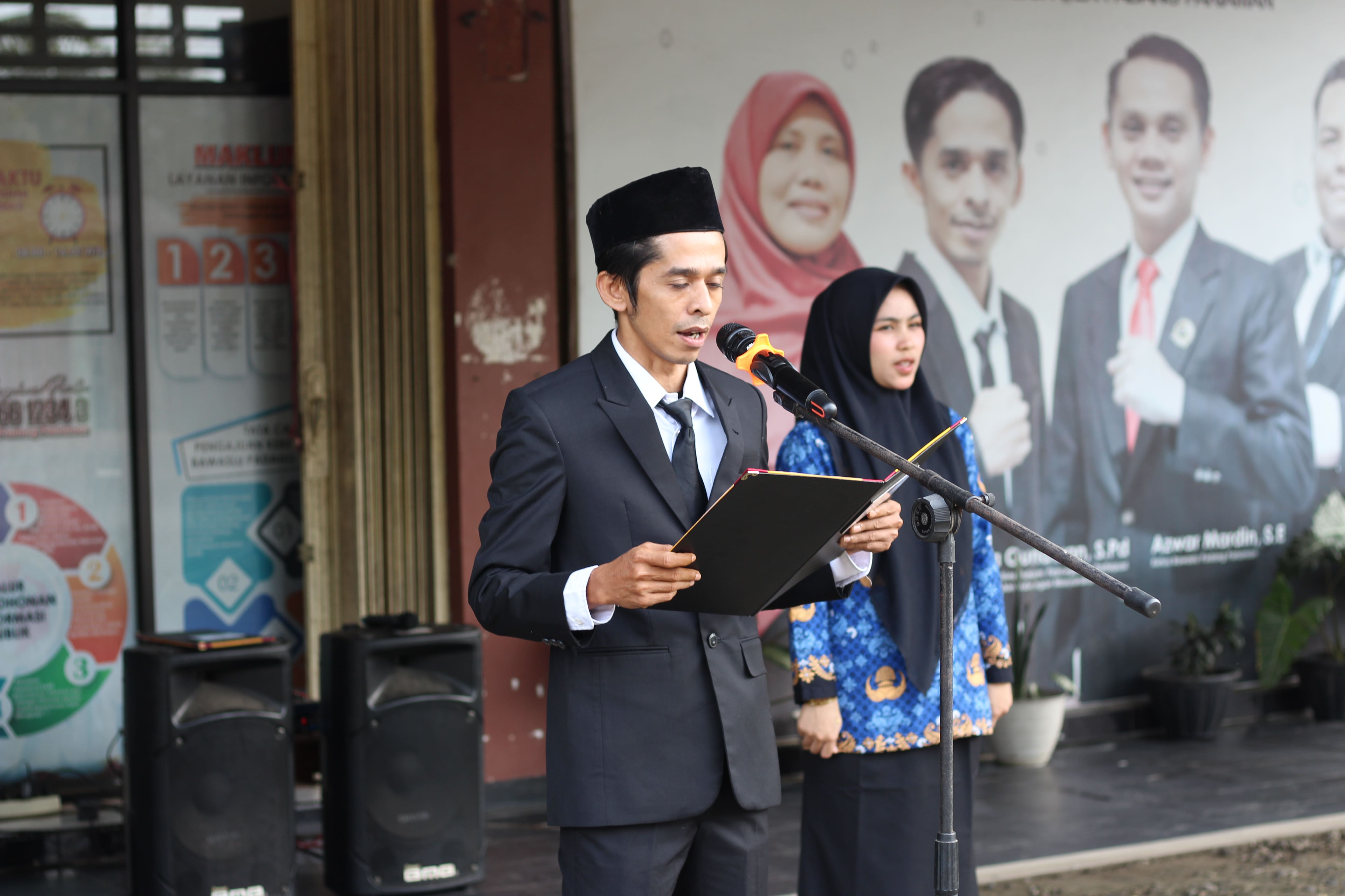 Anggota Bawaslu Padang Pariaman, Indra Gunawan Pimpin Pelaksanaan Upacara Peringatan Hari Sumpah Pemuda yang ke-98 yang bertempat di Kantor Bawaslu Padang Pariaman, Rabu(28/10). 