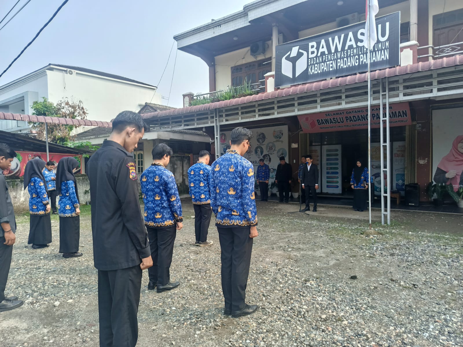 Pelaksanaan Upacara Hari Kesaktian Pancasila di Halaman Kantor Bawaslu Padang Pariaman