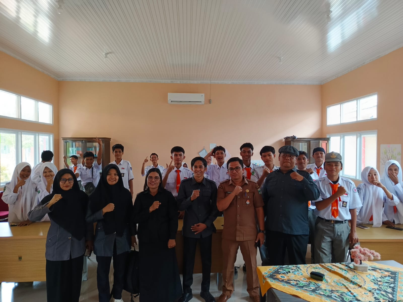 Bawaslu Padang Pariaman Lakukan Sosialisasi Pojok Pengawasan Ke beberapa Sekolah Menengah Atas di Kabupaten Padang Pariaman