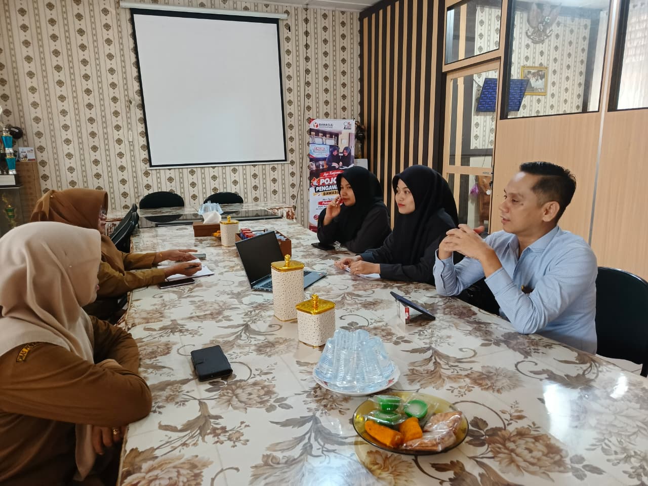 Kegiatan Pendampingan PPID SMA N 1 VII Koto Kabupaten Padang Pariaman oleh Operator PPID Bawaslu Kabupaten Padang Pariaman