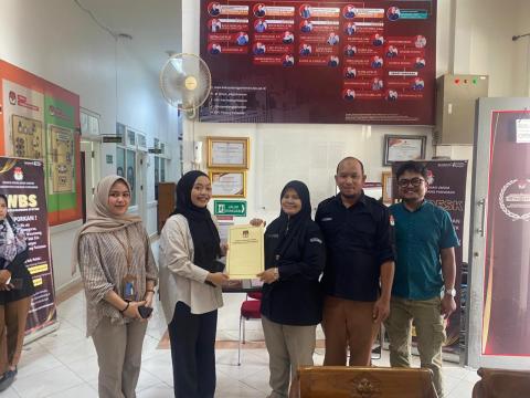 Serah Terima BA Rekapitulasi Verifikasi Parpol Berkelanjutan via SIPOL di Kantor KPU Padang Pariaman. Rabu, 07/01/2025