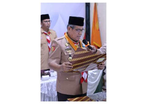 Pembacaan Naskah Pelantikan Pengurus Pimpinan Cabang Satuan Karya Pramuka Rintisan Adyasta Pemilu Badan Pengawas Pemilu Kabupaten Padang Pariaman masa bakti 2026-2031 oleh Ketua Kwartir Cabang 0305 yang bertempat di Kantor Bawaslu Padang Pariaman, Senin.(26/10)