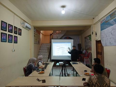 pelaksanaan kegiatan diskusi mingguan divisi penanganan pelanggaran dan penyelesaian sengketa Bawaslu Kabupaten Padang Pariaman