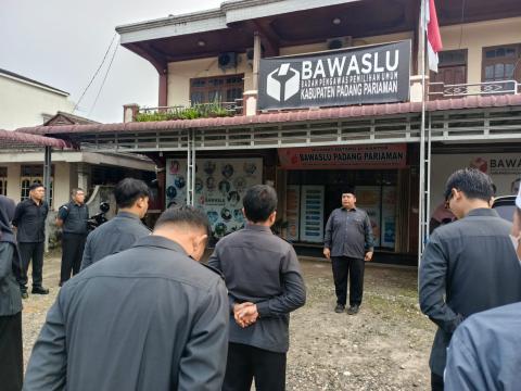 Kegiatan Apel Rutin Mingguan Bawaslu Padang Pariaman