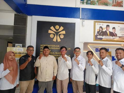 Anggota Badan Pengawas Pemilihan Umum (Bawaslu) Kabupaten Padang Pariaman melaksanakan kegiatan Pengawasan Data Pemilih Berkelanjutan di Badan perlindungan Pekerja Migran Indonesia , Rabu.(14/10)