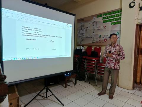 Kepala Subbagian Penanganan Pelanggaran Penyelesaian Sengketa dan Hukum Badan Pengawas Pemilihan Umum (Bawaslu) Kabupaten Padang Pariaman melakukan pemaparan dalam PPPS Series EPS 02 di Bawaslu Padang Pariaman, 	Kamis.(15/10)