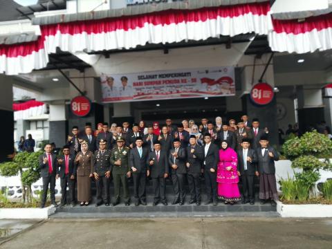 Ketua Bawaslu Padang Pariaman, Azwar Mardin hadiri Pelaksanaan Upacara Peringatan Hari Sumpah Pemuda yang ke-98 yang bertempat di Kantor Bupati Kabupaten Padang Pariaman, Rabu(28/10). 