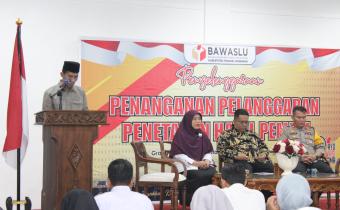 Suasana acara pembukaan kegiatan rapat koordinasi penanganan pelanggaran penetapan hasil pemilu