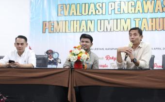 Pemberian materi oleh narasumber pada kegiatan Evaluasi Pengawasan Pemilihan Umum Tahun 2024