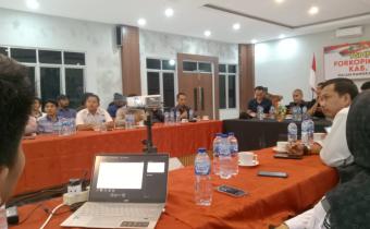 Forum Group Discussion (FGD) bersama Forkopimda, KPU, dan Bawaslu pada Kamis Malam, 20/6/2024 di Aula Thatya Dharaka Polres Padang Pariaman.