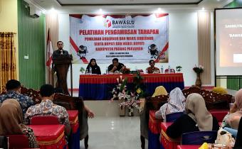 Menyongsong tahapan Pemilihan Gubernur dan Wakil Gubernur Provinsi Sumatera Barat, Bupati dan Wakil Bupati Kabupaten Padang Pariaman Tahun 2024, Bawaslu Padang Pariaman gelar pelatihan pengawasan di Aula Sambalado, Senin 19/8/2024.