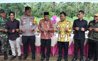 Sosialisasi Pengawasan Partisipatif dan Deklarasi Pemilu Damai sekaligus peres­mian Kampung dan Lapau Pengawa­san Pemilu Partisipatif di Lapangan TK-SD Model, Nagari Limpato, Kecamatan Sungai Sarik, Padang Pariaman, Sabtu (12/10/24).